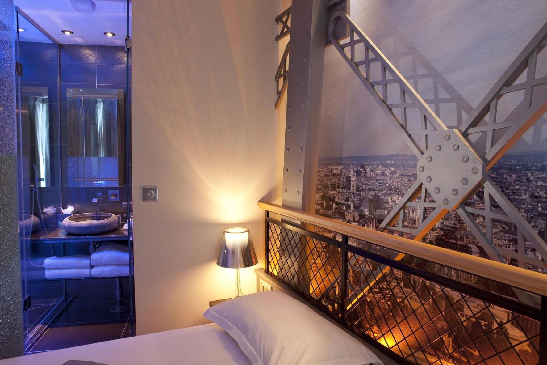 Double Room Tour Eiffel Shower