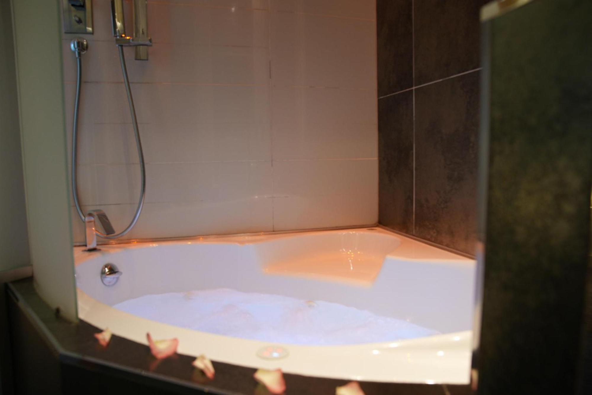 Double Room Opéra Garnier Jacuzzi